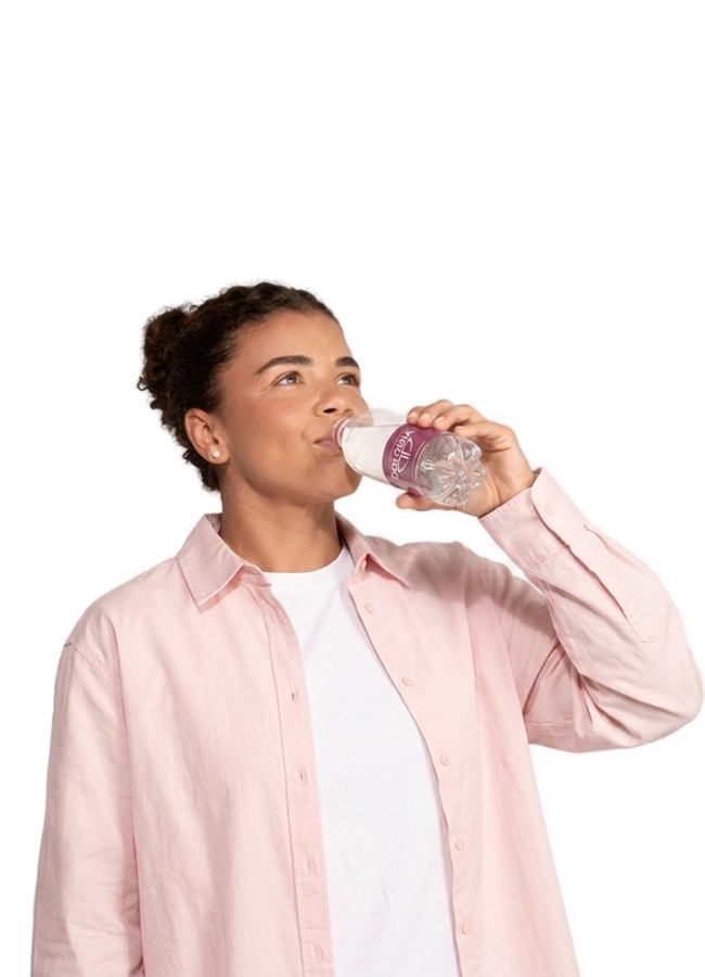 Person with Dolomia Elegant bottle